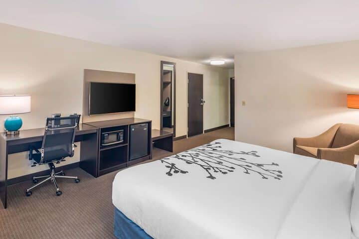 Room 9 of 37