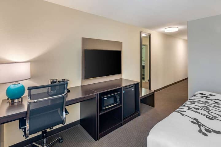 Room 16 of 37
