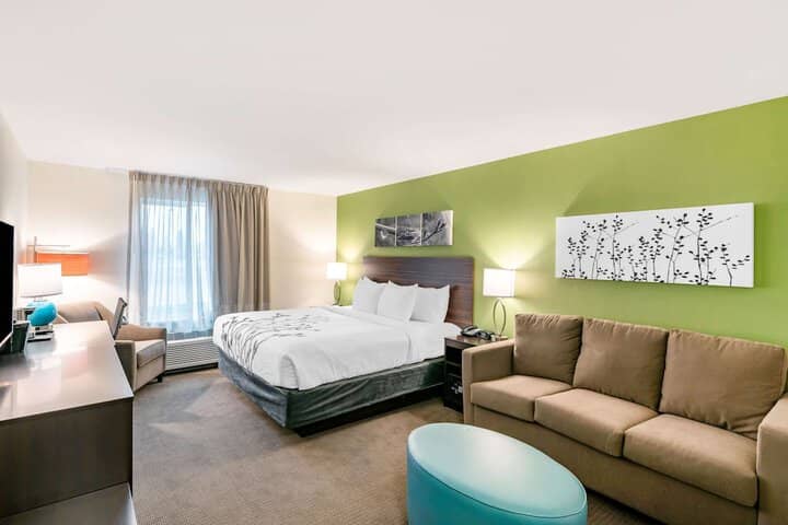 Room 18 of 37
