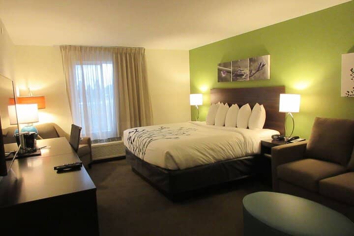 Room 4 of 37