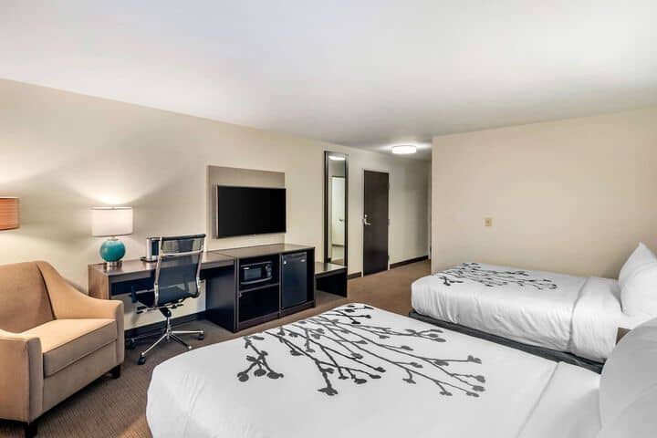 Room 13 of 37